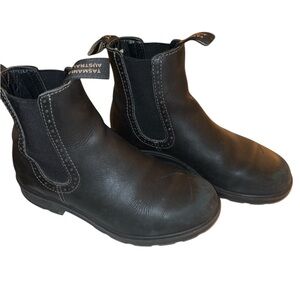 Black Blundstones